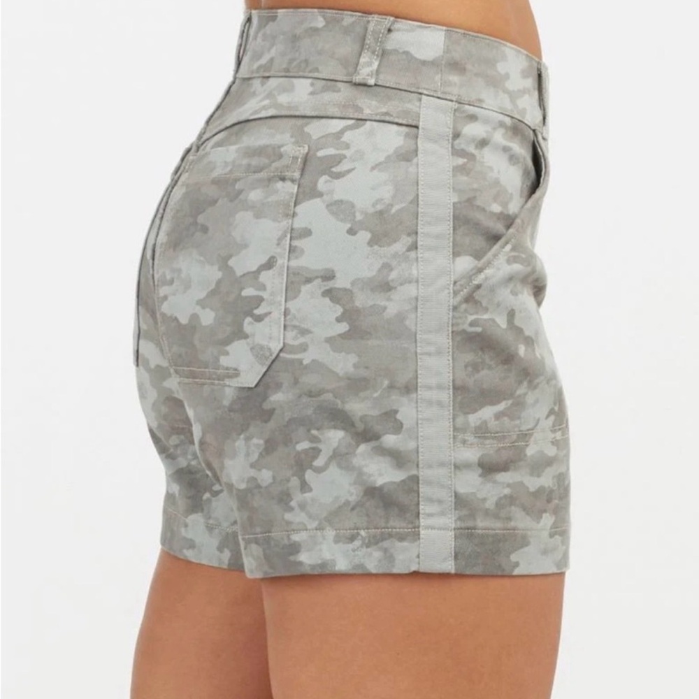 SPANX Camo High-Rise Pull on Shorts - sz 1X